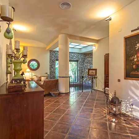 Casa Flores Con Piscina Interior Climatizada * Alcaucín