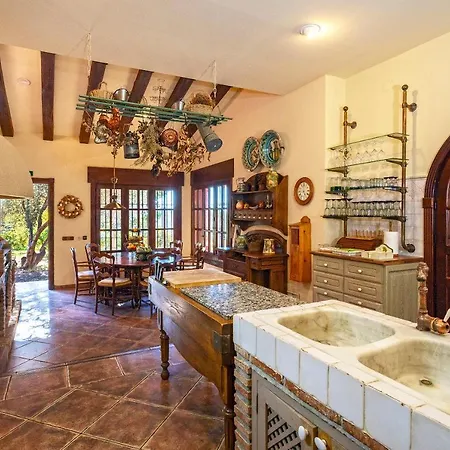 Casa Flores Con Piscina Interior Climatizada Alcaucín